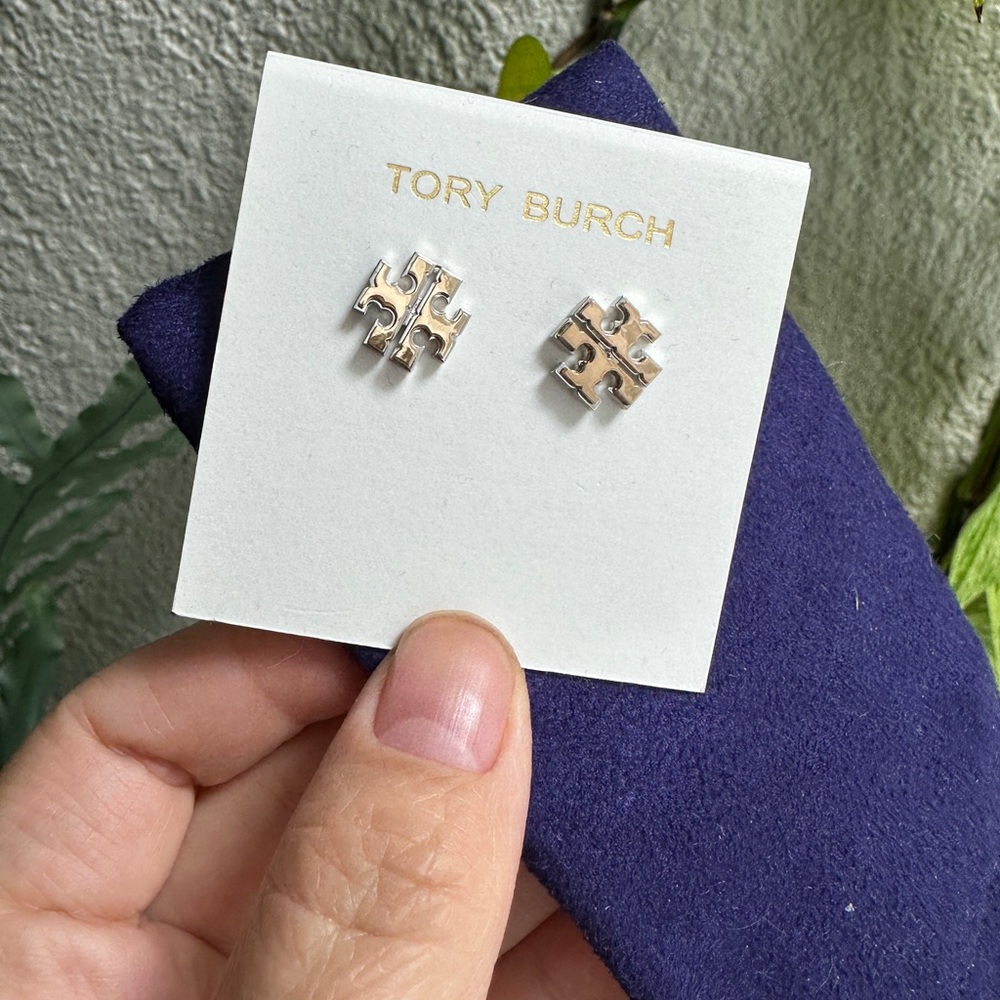 NWT - TORY BURCH Small Earrings- Silver